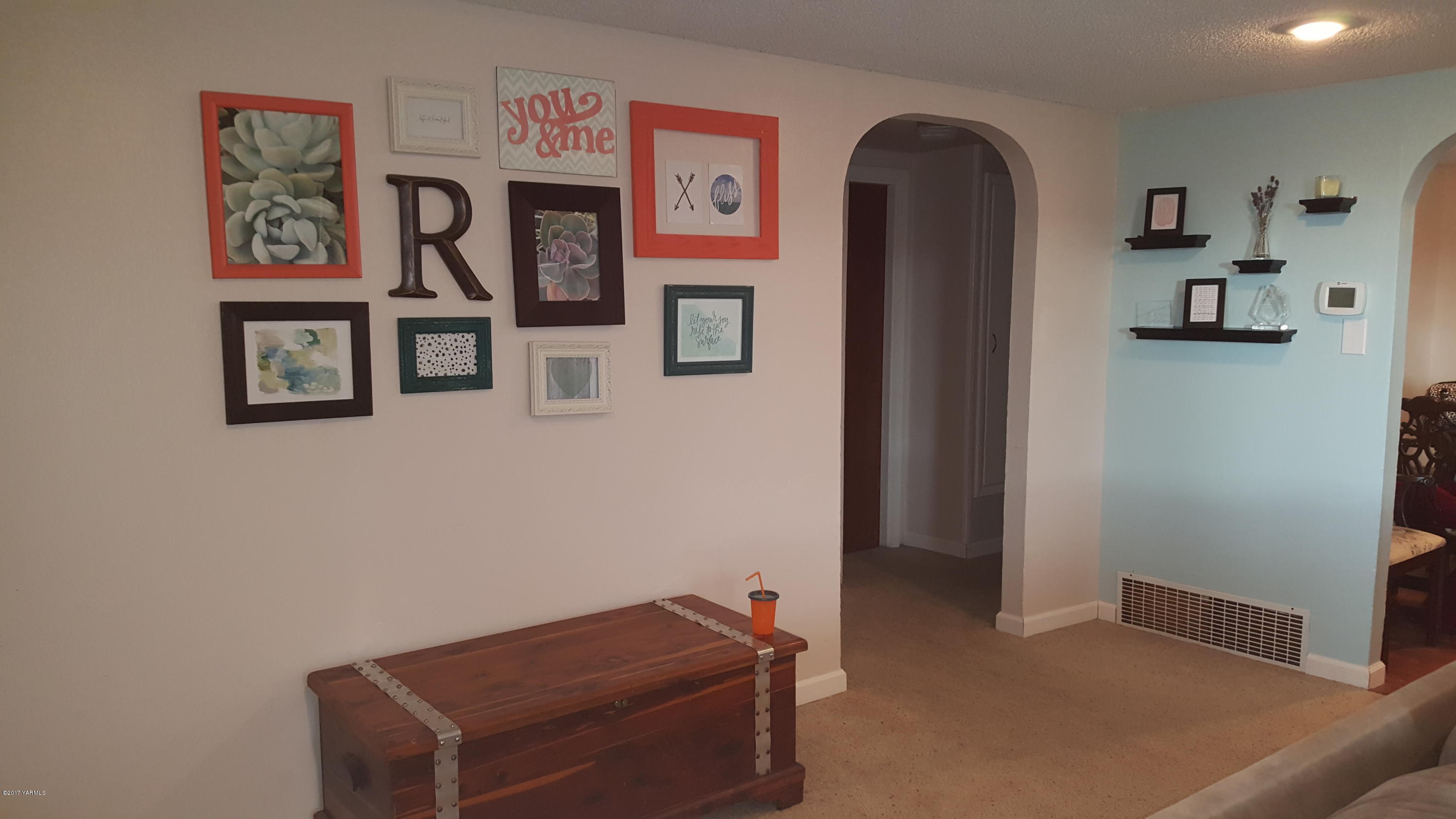 1809 Ekelman Road Yakima, WA 98901 - Photo 4 of 15 a room with painting on the wall