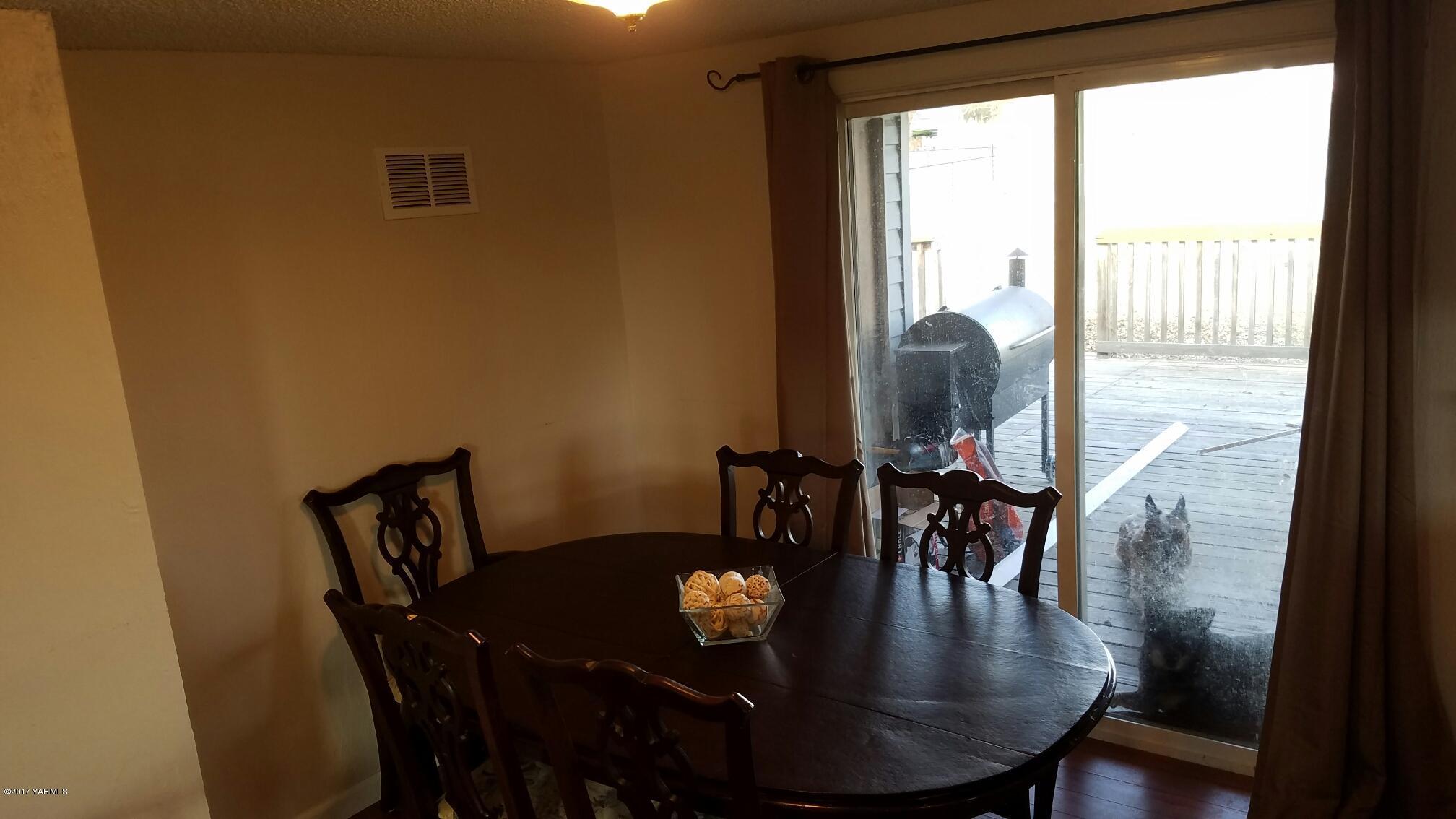 1809 Ekelman Road Yakima, WA 98901 - Photo 8 of 15 a dining room with furniture and wooden floor