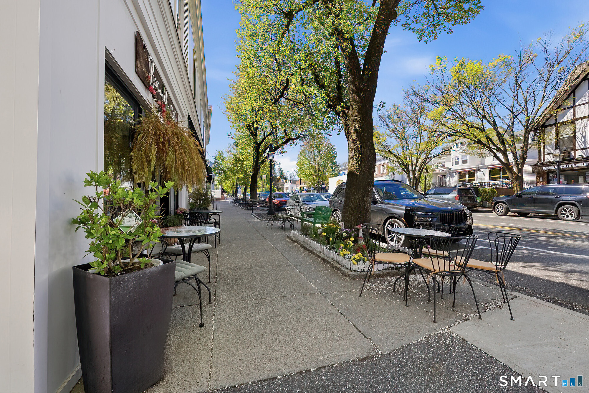 426 Main Street, Unit G Ridgefield, CT 06877 - Photo 20 of 24 a view of patio with chairs and tables
