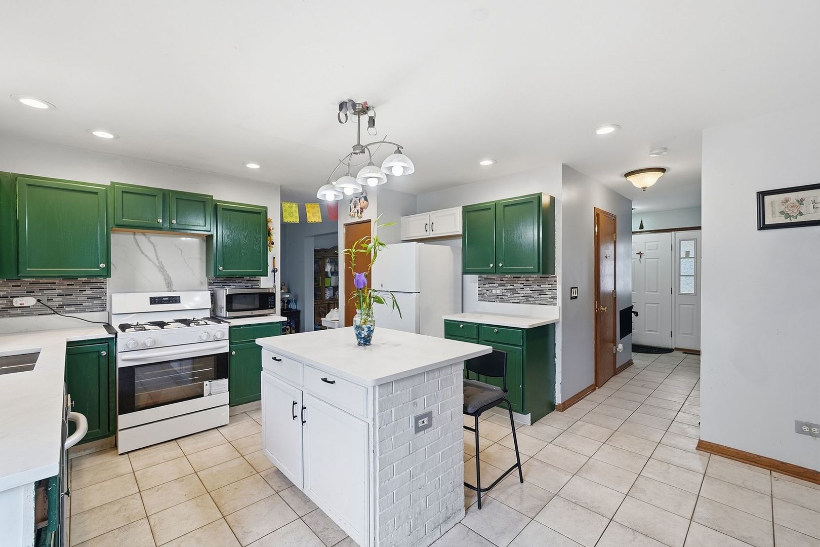 1565 Baytree Drive Romeoville, IL 60446 - Photo 2 of 24 Gallery Image 2