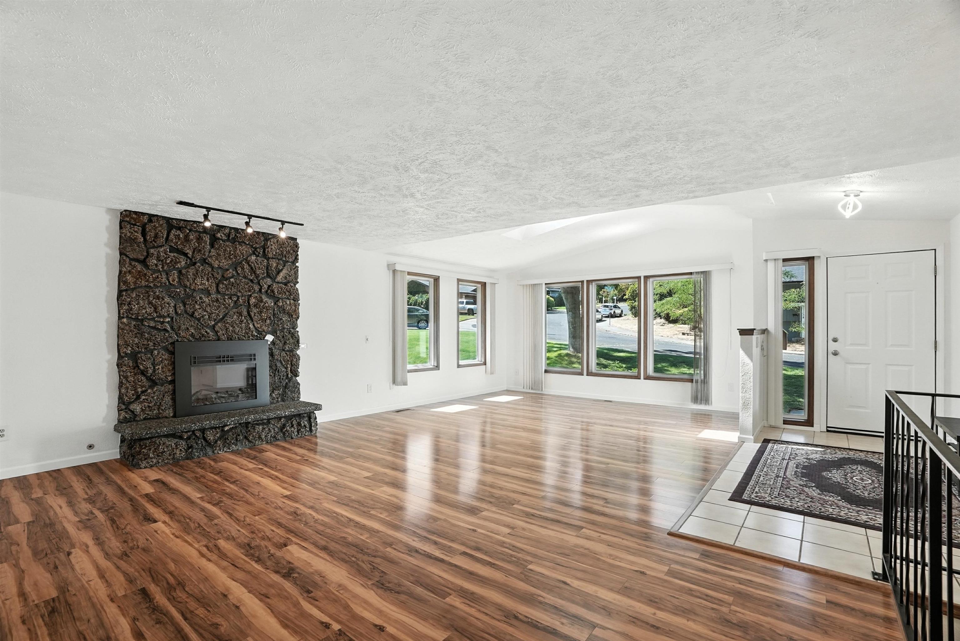 1225 South Ferrall Court Spokane, WA 99202 - Photo 5 of 42