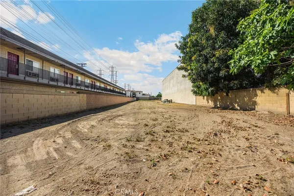 $550,000 | 8826 Artesia Boulevard, Bellflower, CA 90706