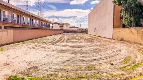 $550,000 | 8826 Artesia Boulevard, Bellflower, CA 90706