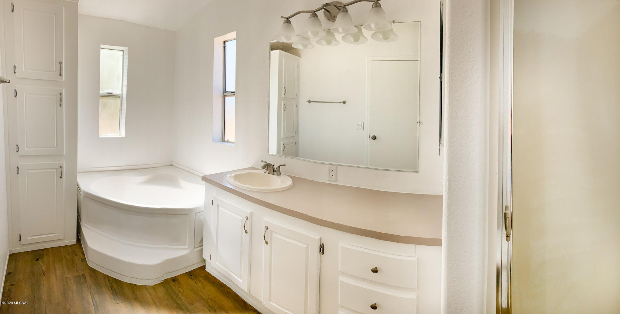 7910 North Prorodeo Road Tucson, AZ 85743 - Photo 6 of 13