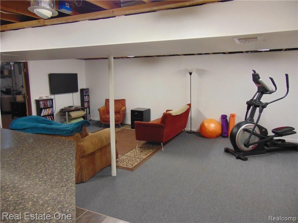 3799 Thomas Road Oxford, MI 48371 - Photo 24 of 39 Rec room