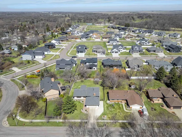 $499,900 | 116 35th Avenue Northeast, Fargo, ND 58102