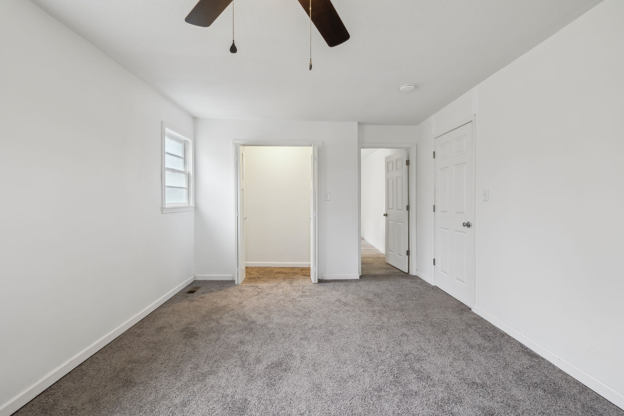 502 Browns Road Lafayette, TN 37083 - Photo 20 of 50 an empty room with ceiling fan and window