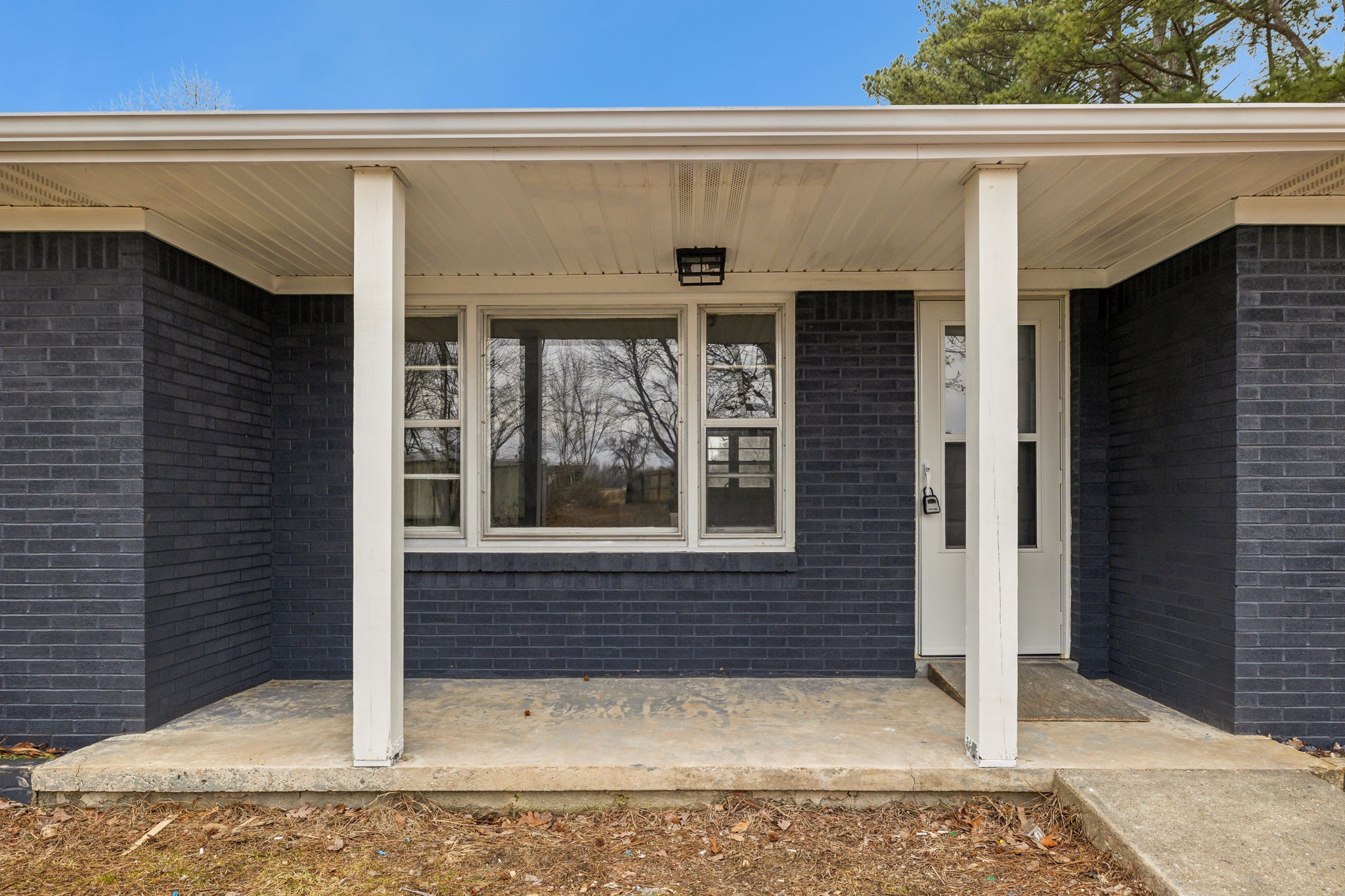 502 Browns Road Lafayette, TN 37083 - Photo 5 of 50 a front view of a house with garage
