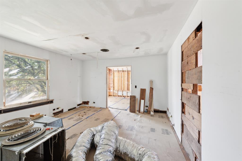 404 Forrest Avenue Cleburne, TX 76033 - Photo 14 of 27