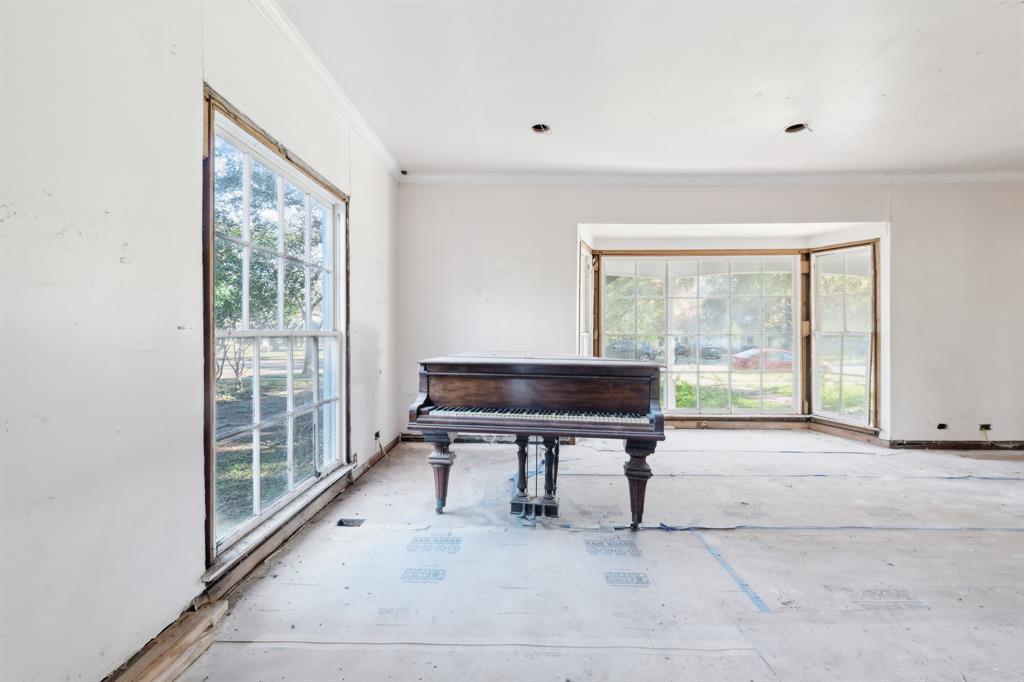 404 Forrest Avenue Cleburne, TX 76033 - Photo 5 of 27 Miscellaneous room featuring crown molding