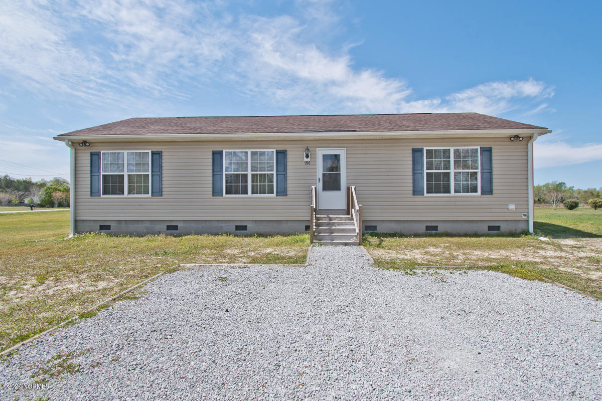 Convenience in a country setting - 150 Stella Road!