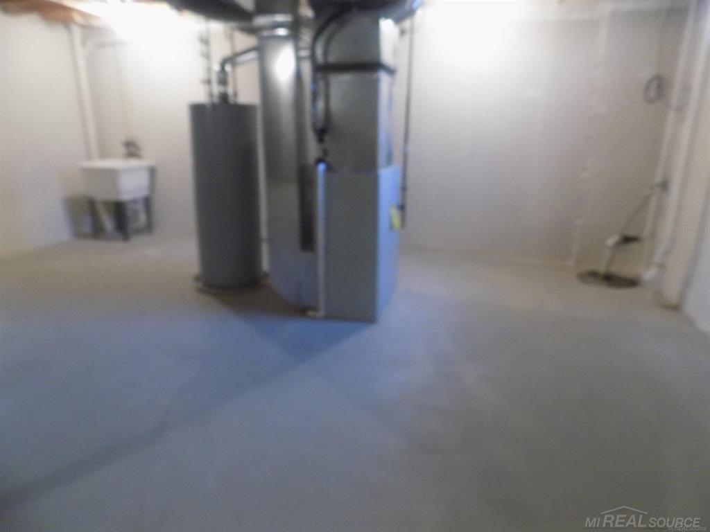 41825 Mitchell Road Novi, MI 48377 - Photo 17 of 20 50137698-9af535f0-ff54-4dab-861e-36eaef94d401.JPG
