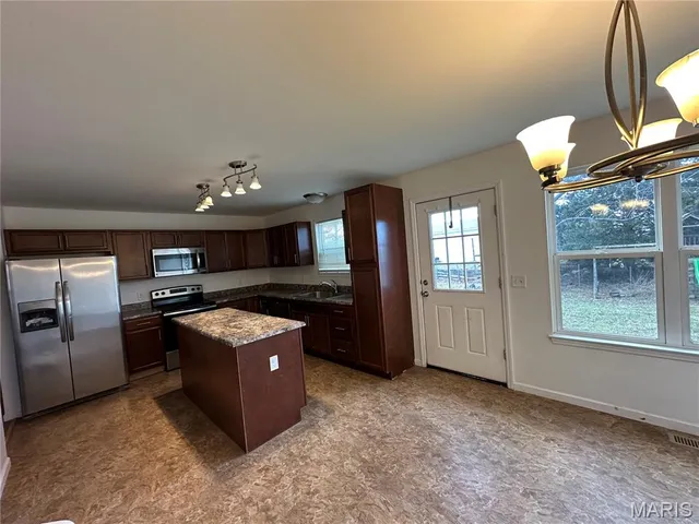 $2,300 | 1707 Wakefield Drive, St. Peters, MO 63376