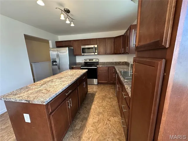 $2,300 | 1707 Wakefield Drive, St. Peters, MO 63376