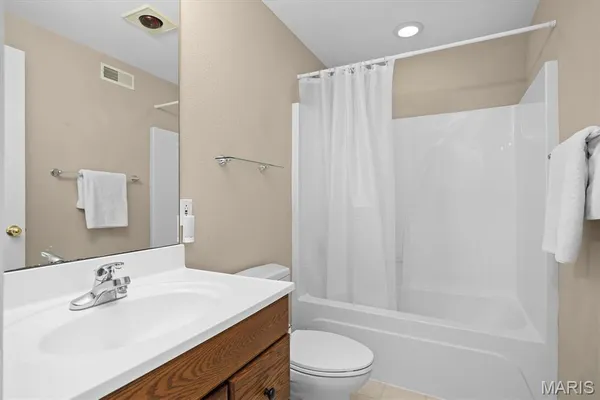 $595,000 | 9 Hunters Point, O'Fallon, IL 62269