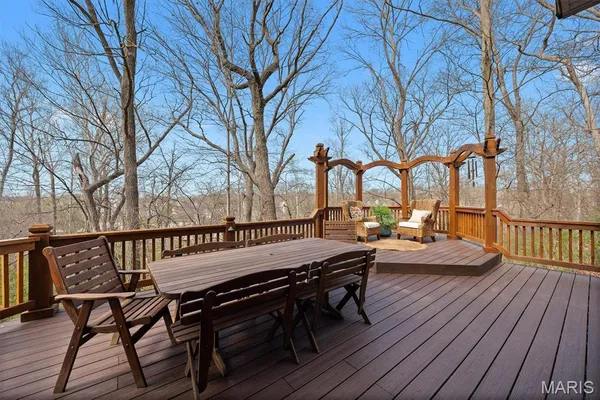 $595,000 | 9 Hunters Point, O'Fallon, IL 62269