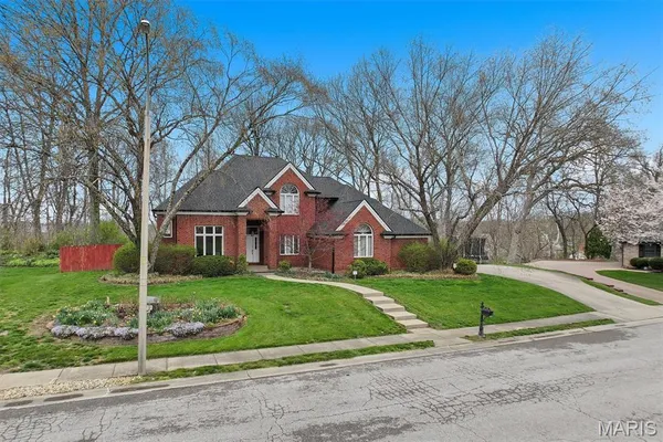 $595,000 | 9 Hunters Point, O'Fallon, IL 62269