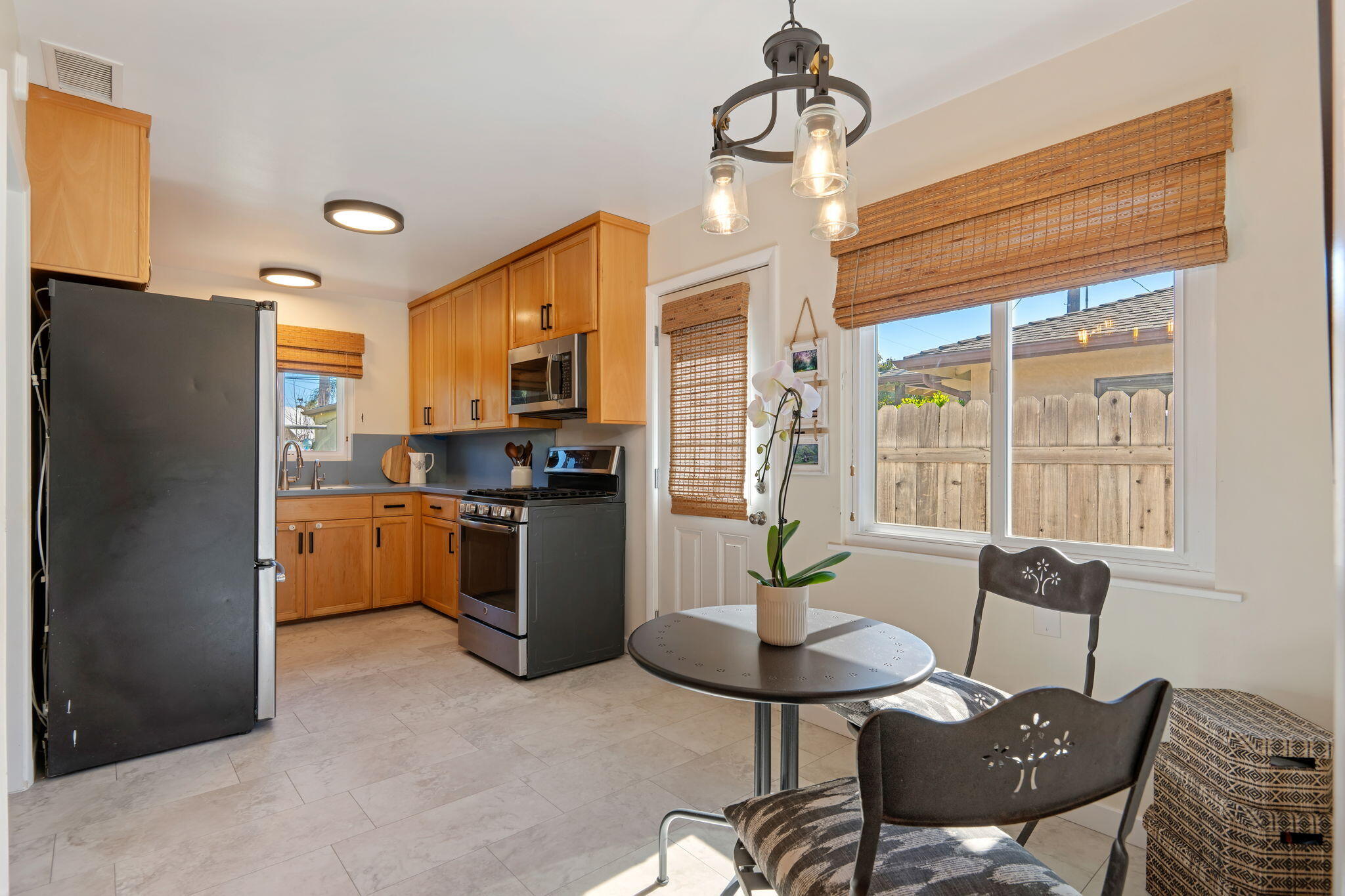 36 Tinker Way Santa Barbara, CA 93101 - Photo 9 of 26 10-Kitchen