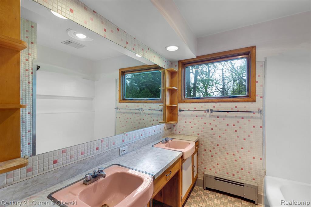 5590 Vreeland Road Ann Arbor, MI 48105 - Photo 2 of 19