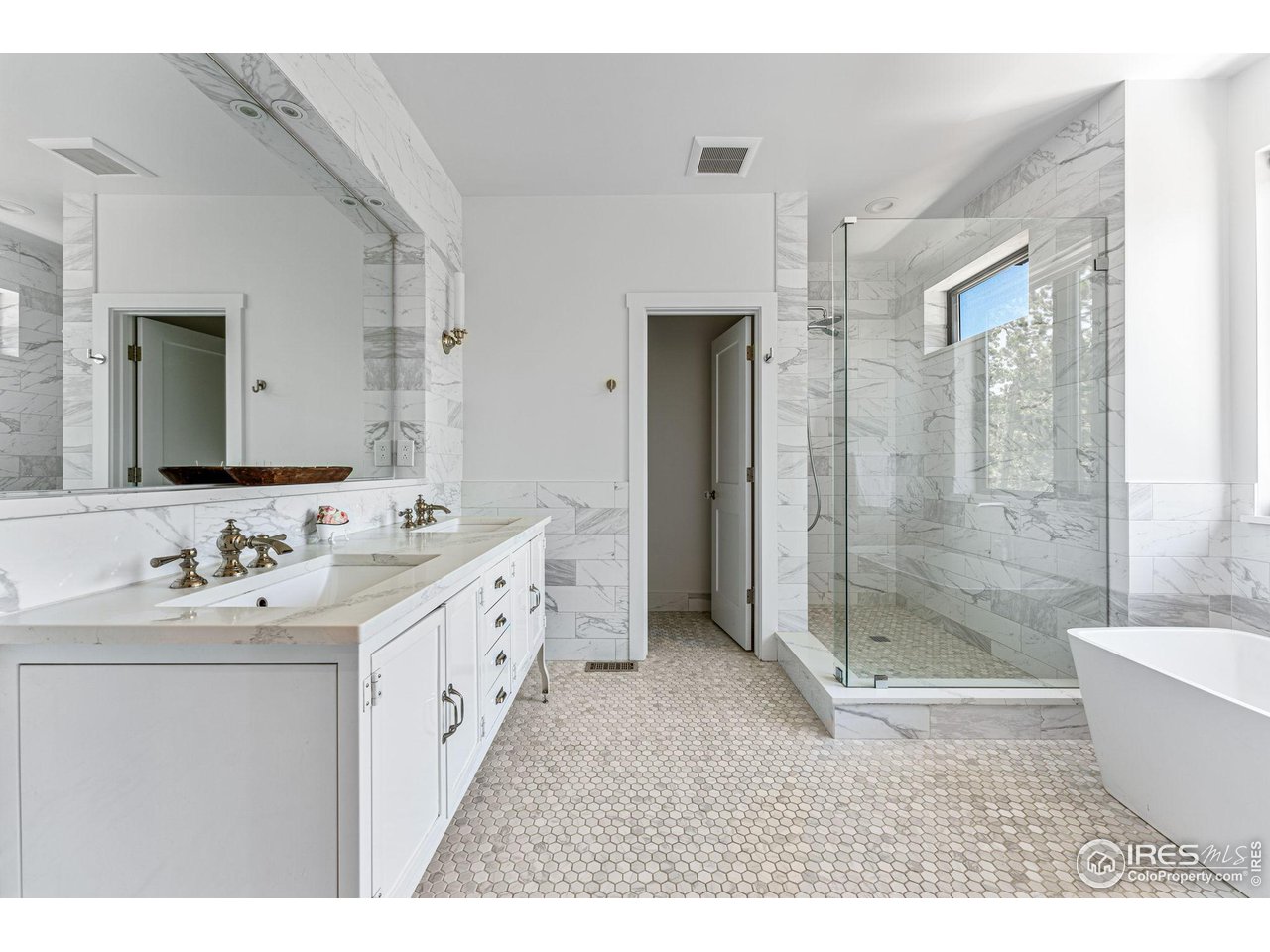 909 Baseline Road Boulder, CO 80302 - Photo 28 of 39 Primary Bathoom