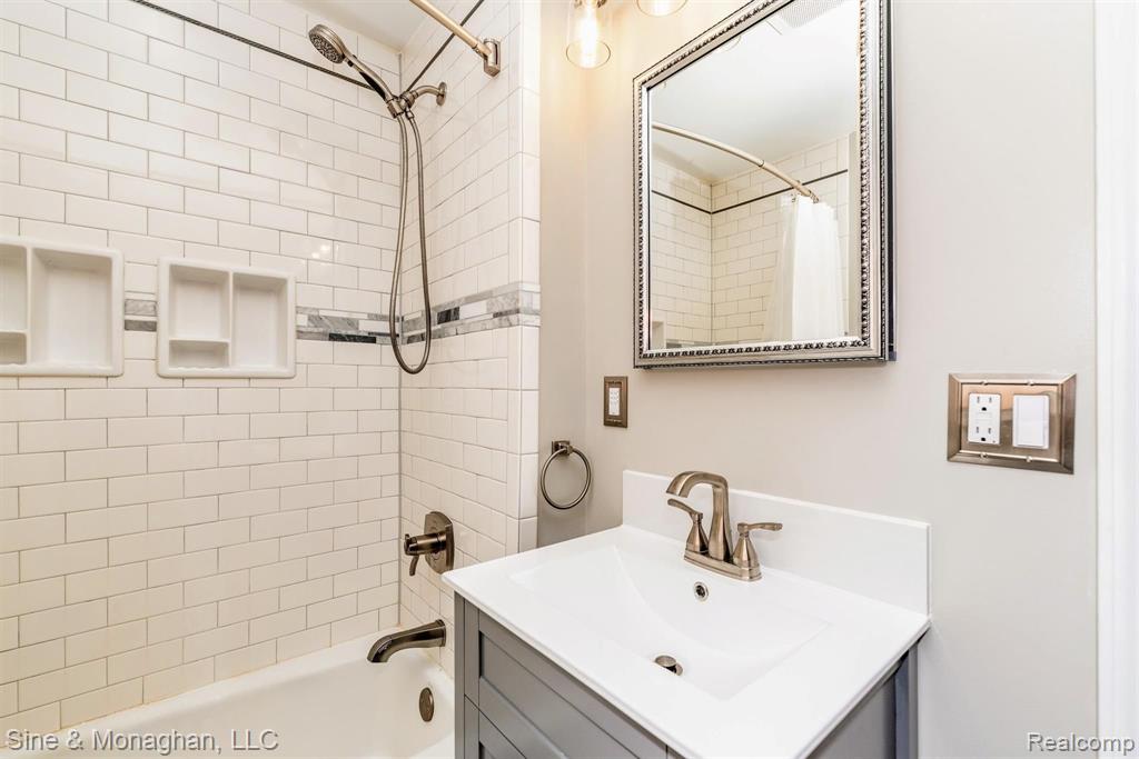 271 McMillan Road Grosse Pointe Farms, MI 48236 - Photo 27 of 40