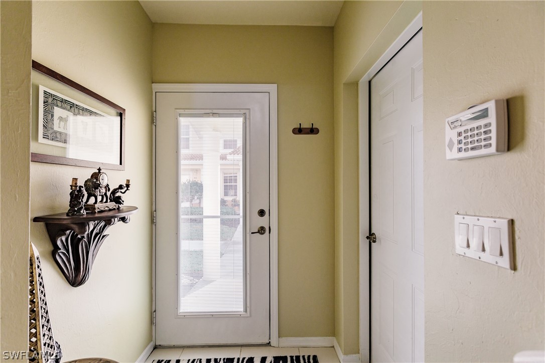 5260 Park Road, Unit 4 Fort Myers, FL 33908 - Photo 5 of 30 Gallery Image 5