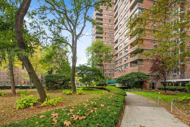 $565,000 | 570 Grand Street, Unit H1206 | Lower East Side