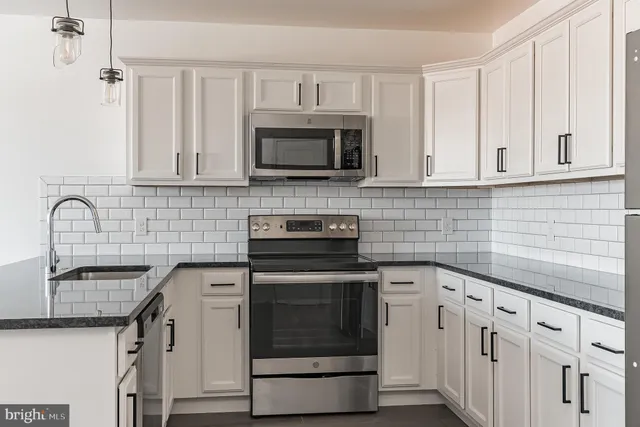 $1,495 | 6649 Ridge Avenue, Unit A402, Philadelphia, PA 19128