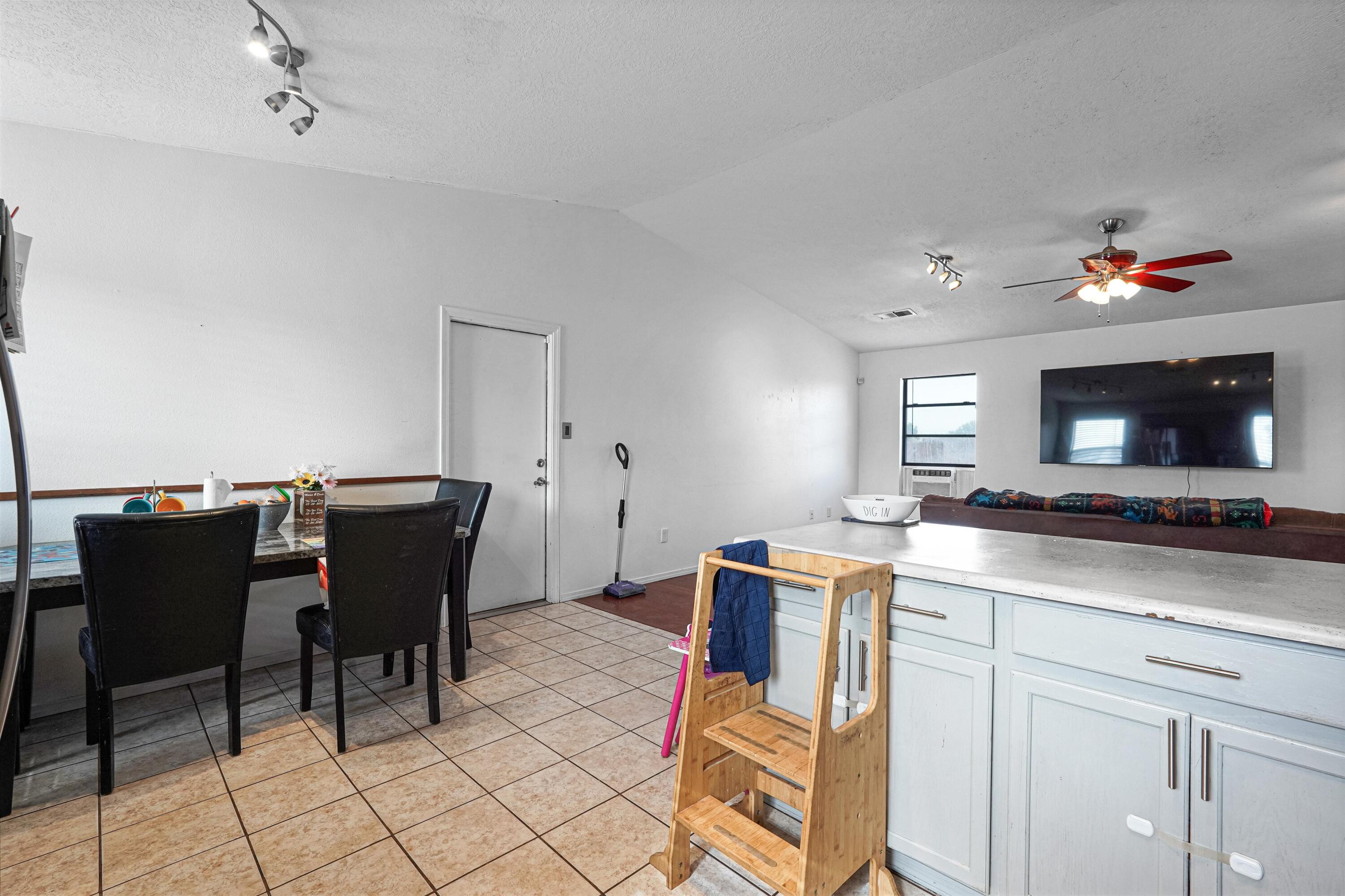 432 Mohawk Street Southwest Rio Rancho, NM 87124 - Photo 9 of 24 Gallery Image 9