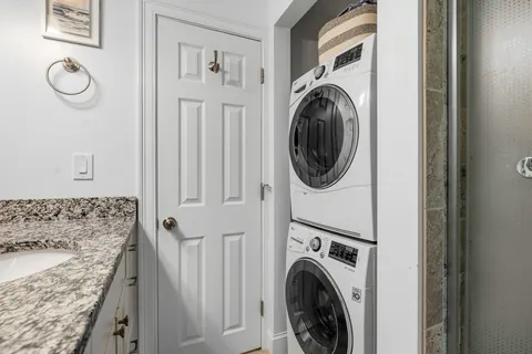 $469,000 | 415 High Street, Unit 2, Hampton, NH 03842