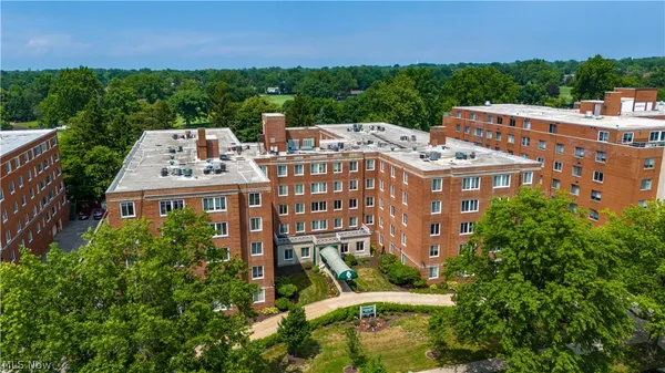 $165,000 | 19425 Van Aken Boulevard, Unit 302, Shaker Heights, OH 44122