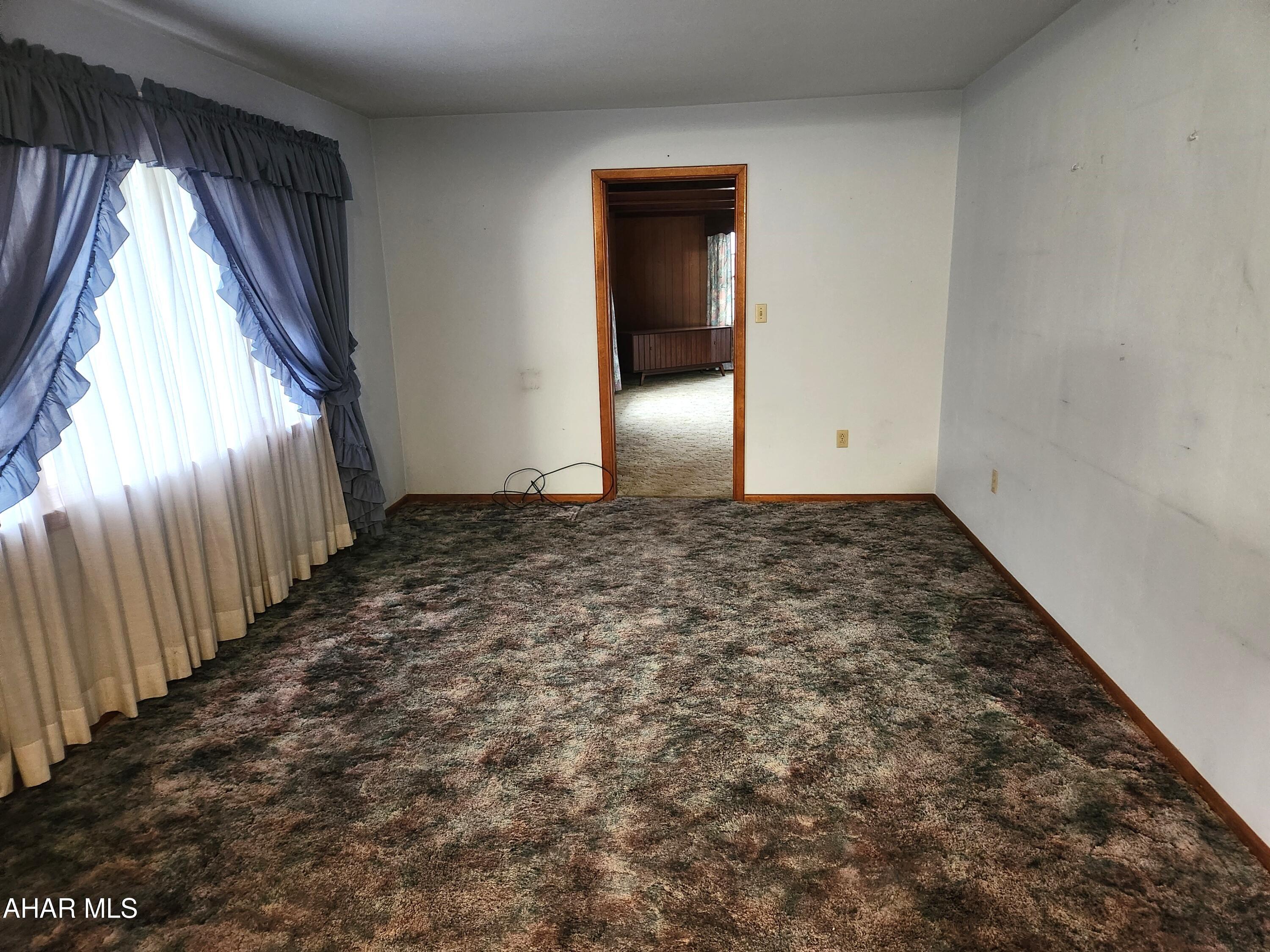 736 Quaker Valley Road New Paris, PA 15554 - Photo 3 of 41