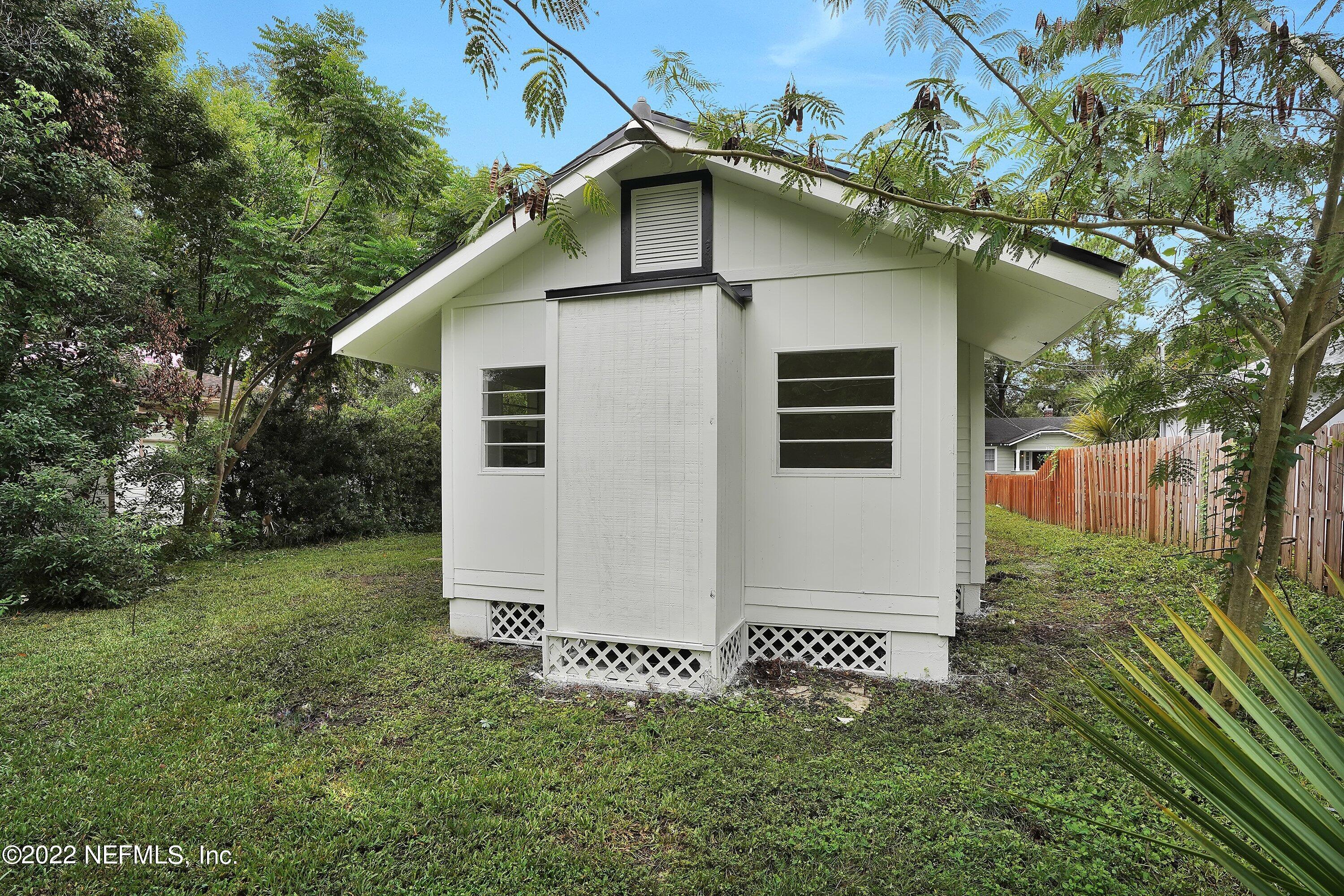 1441 Rensselaer Avenue Jacksonville, FL 32205 - Photo 32 of 35 a view of a backyard of the house