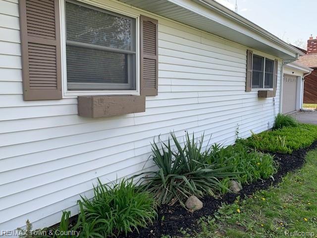 4424 South Center Road Burton, MI 48519 - Photo 8 of 47 Landscaping in front of home
