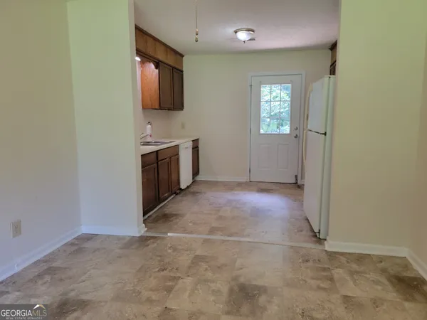 a view of a hallway to rooms