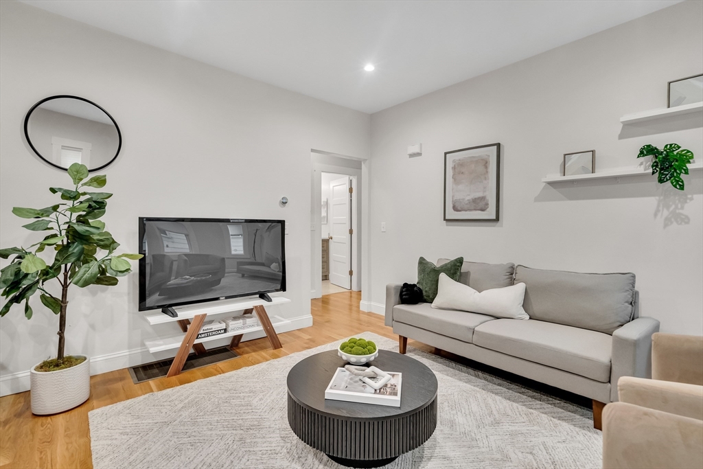26 Hardwick Street, Unit 1 Cambridge, MA 02141 - Photo 2 of 29