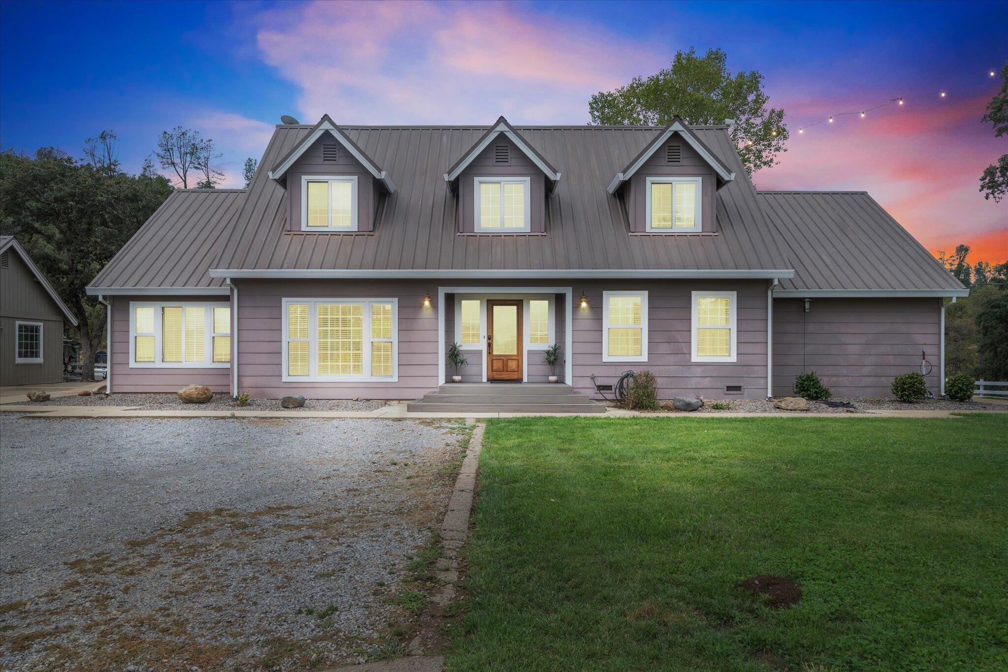 10190 Oak Run Road Oak Run, CA 96069 - Photo 3 of 81 front view of a house with a yard
