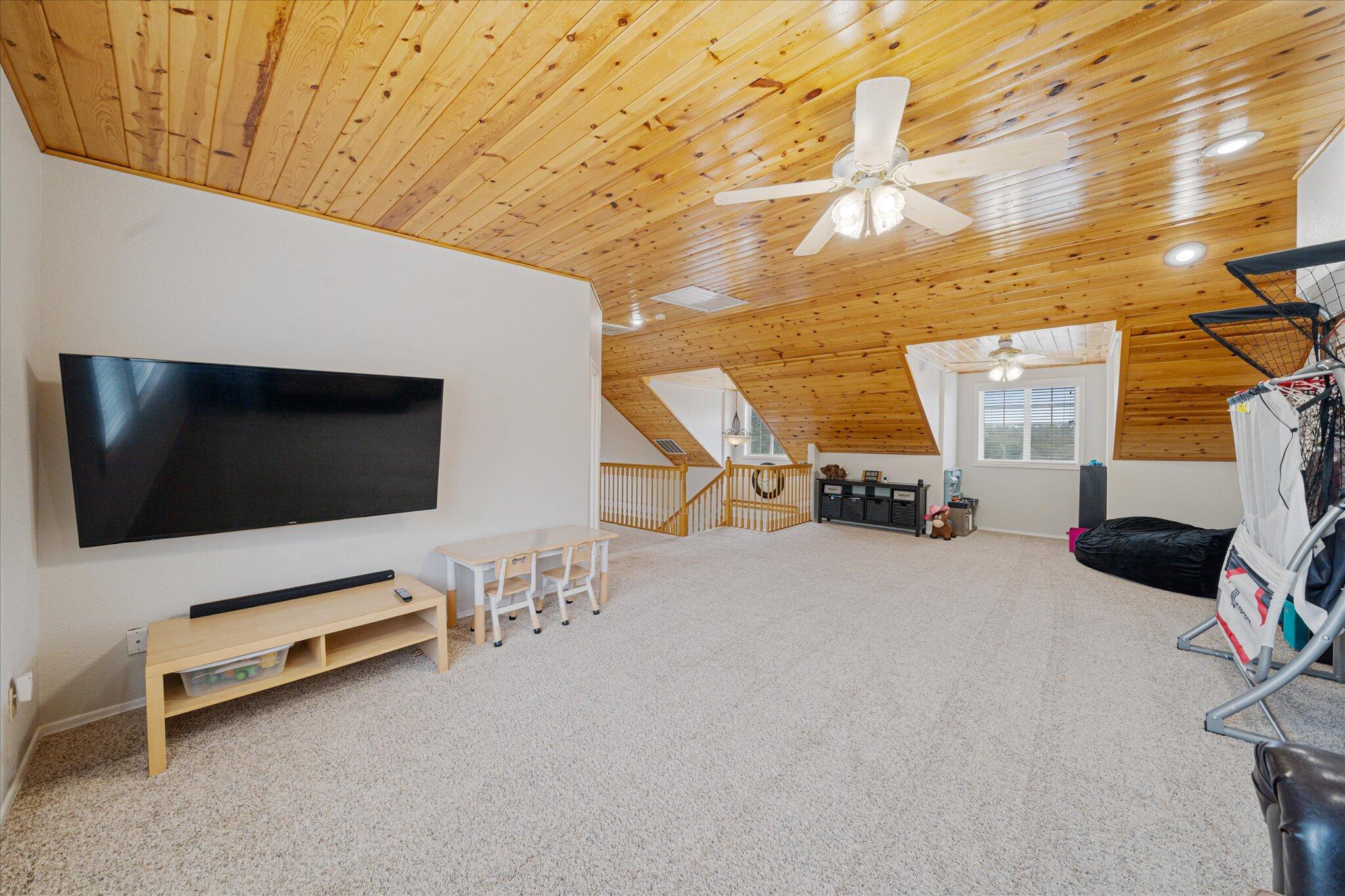 10190 Oak Run Road Oak Run, CA 96069 - Photo 43 of 81 Family Room