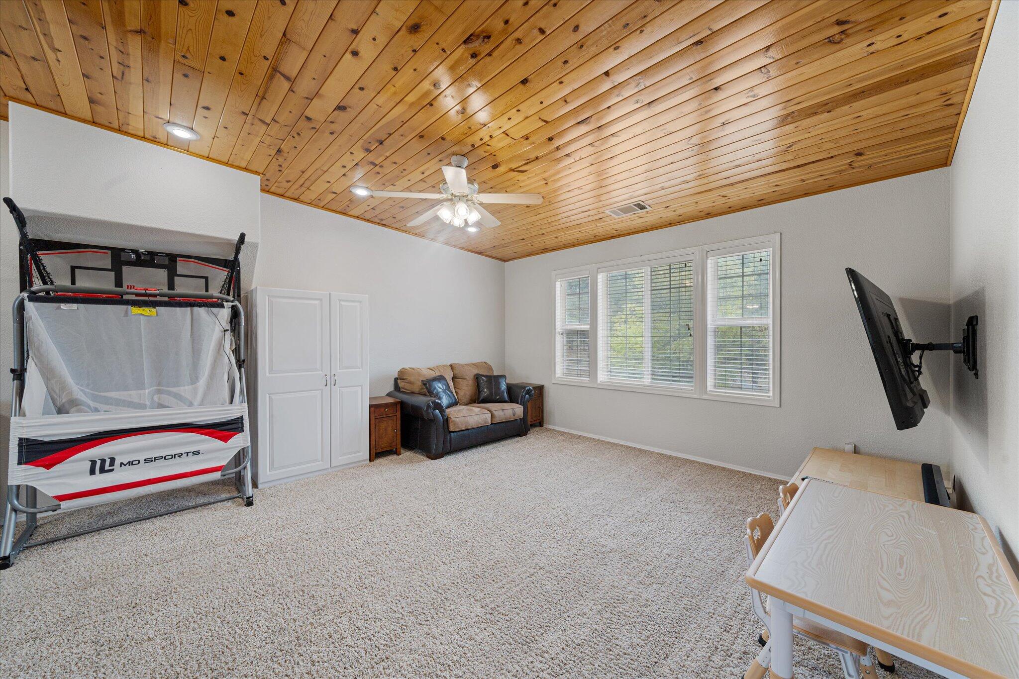 10190 Oak Run Road Oak Run, CA 96069 - Photo 44 of 81 Family Room
