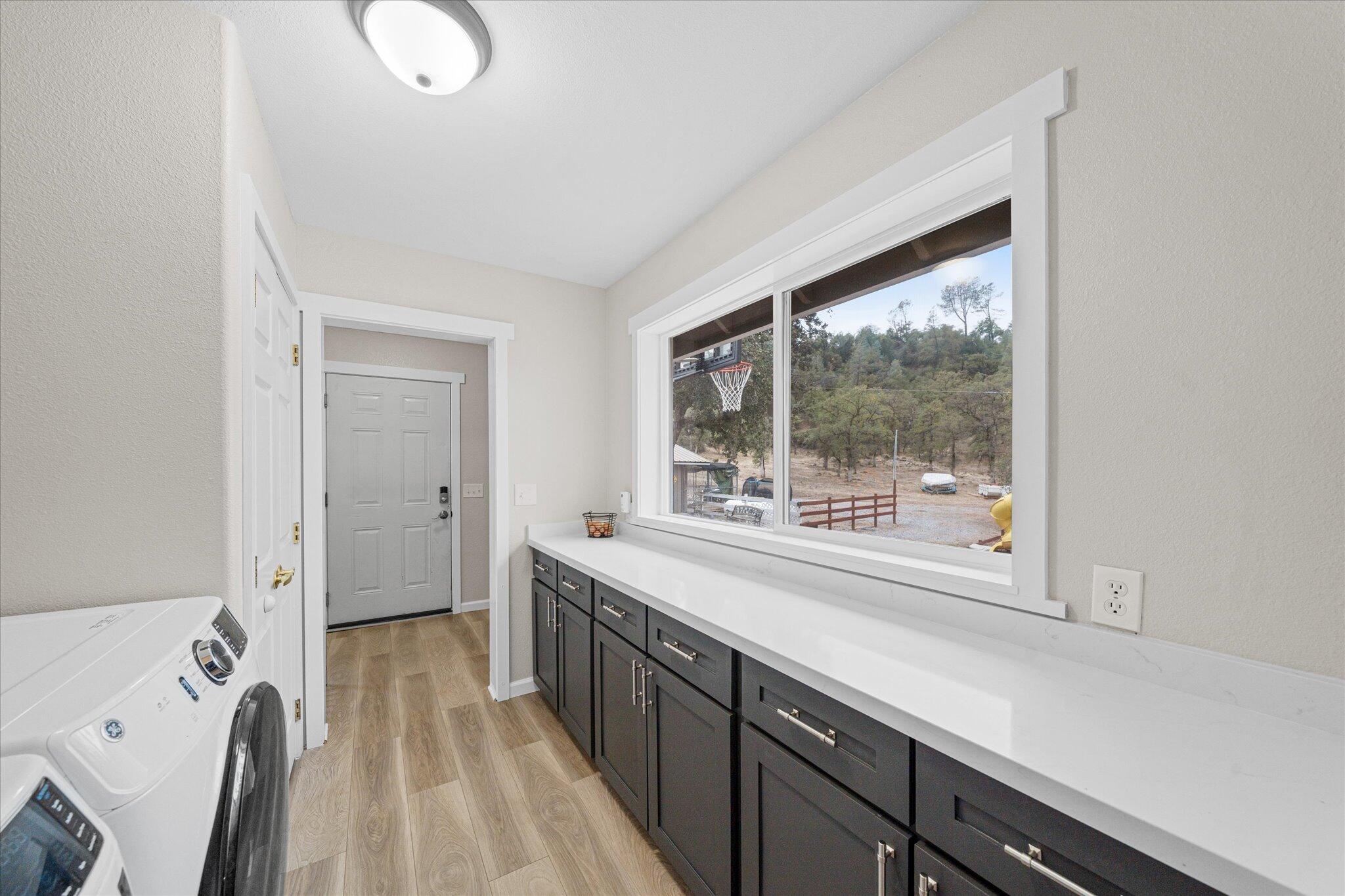 10190 Oak Run Road Oak Run, CA 96069 - Photo 47 of 81 Laundry Room
