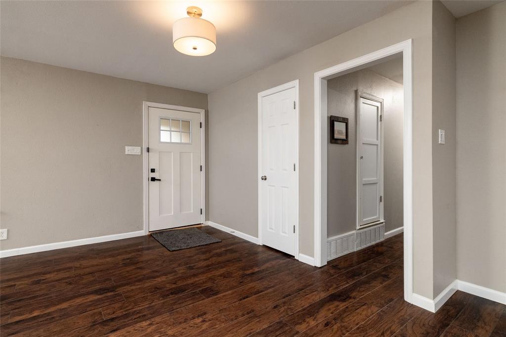 702 Commerce Street Euless, TX 76040 - Photo 7 of 36