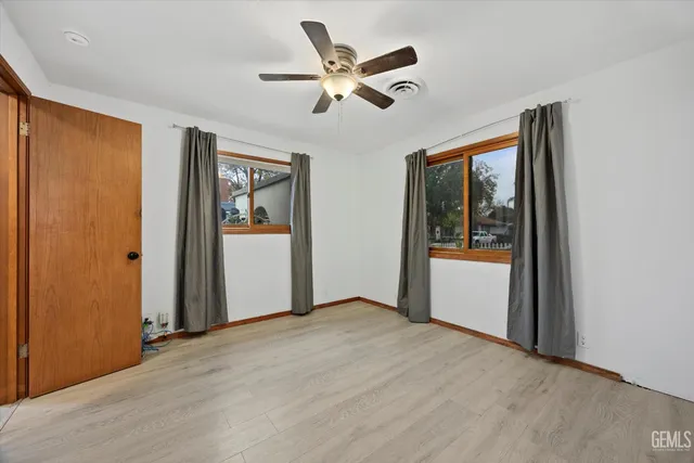 a view of an empty room with a ceiling fan