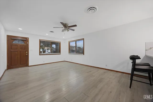 a view of a livingroom with furniture and a ceiling fan