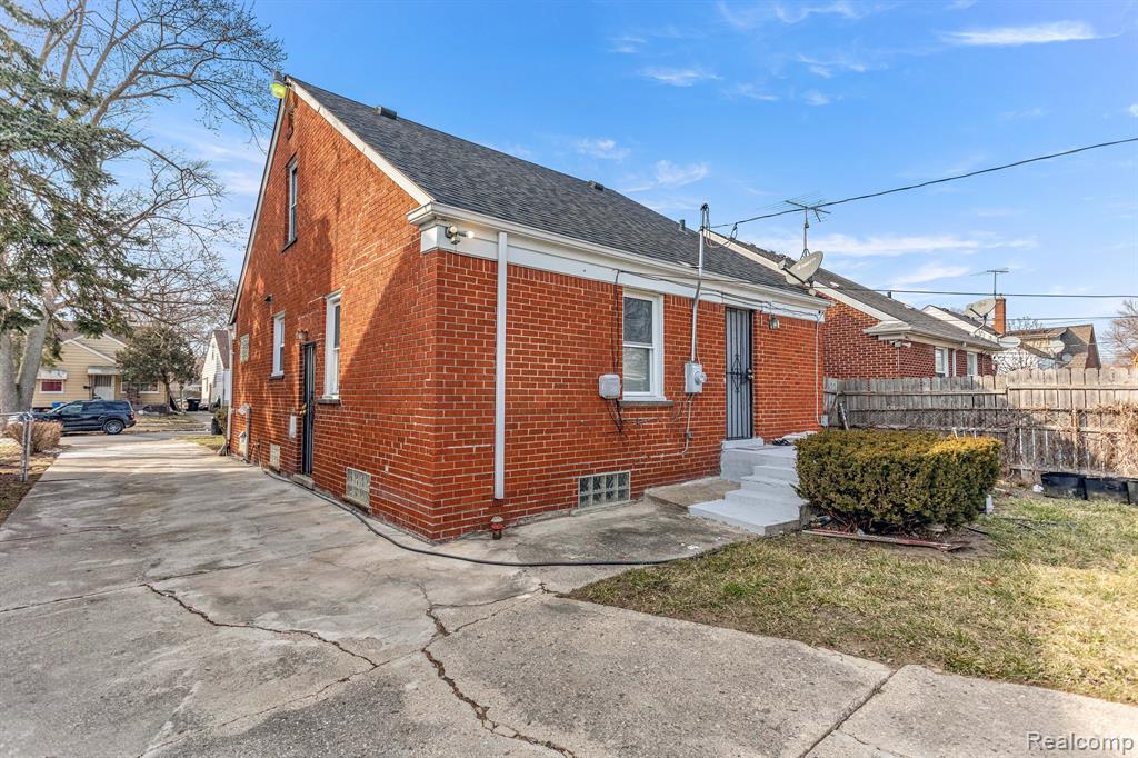 7434 Rutherford Street Detroit, MI 48228 - Photo 29 of 33