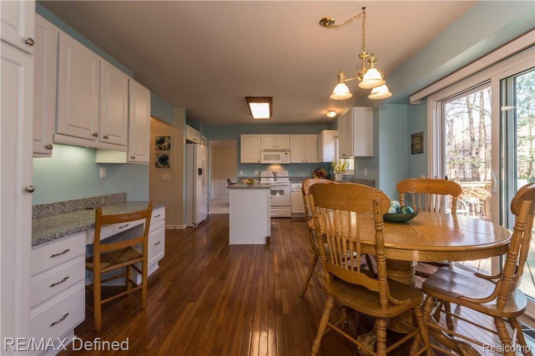 3819 Red Root Road Lake Orion, MI 48360 - Photo 22 of 37 Breakfast Nook w/Desk Area, Hardwood Flooring