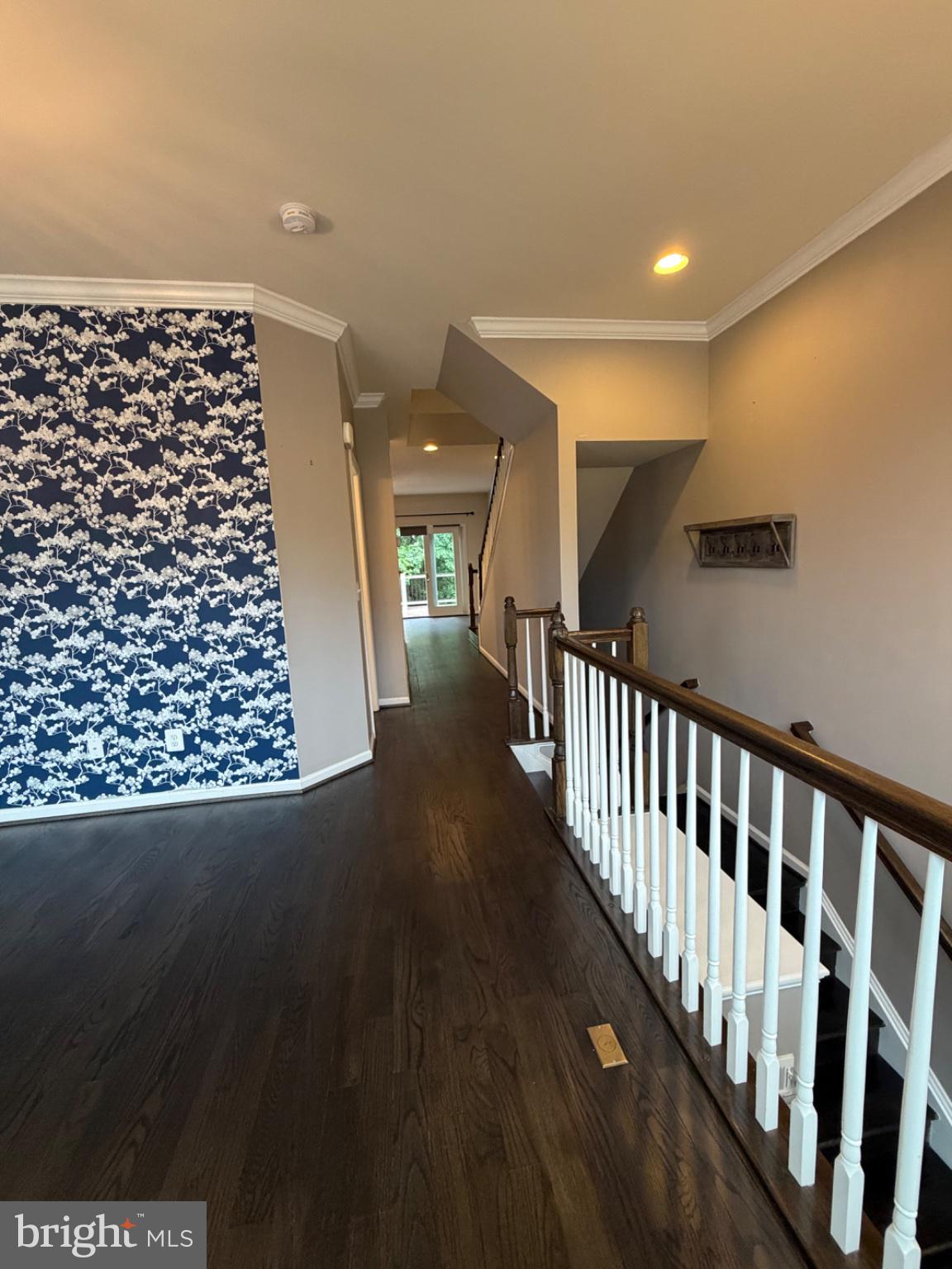 25333 Wakestone Terrace Chantilly, VA 20152 - Photo 27 of 109 Elegant entryway with stylish accents.