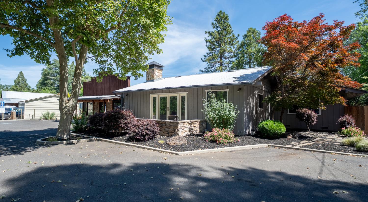 118 Main Street Murphys, CA 95247 - Photo 2 of 47 a front view of a house with garden