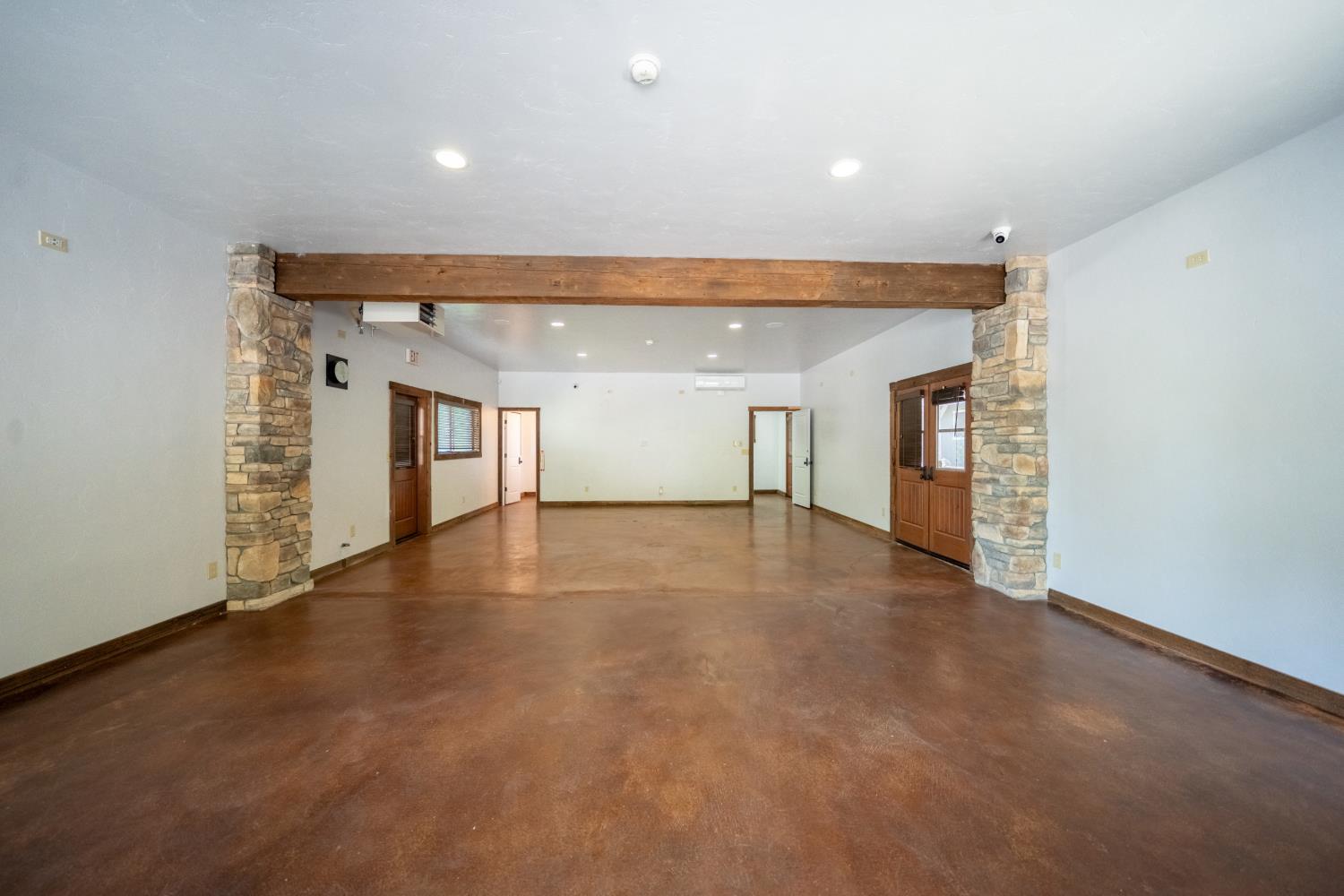 118 Main Street Murphys, CA 95247 - Photo 33 of 47 an empty room with windows