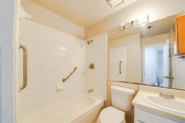$1,600 | 633 Carriagehouse Lane, Unit 3, Garland, TX 75040