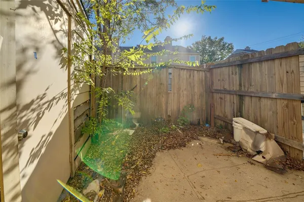 $1,600 | 633 Carriagehouse Lane, Unit 3, Garland, TX 75040